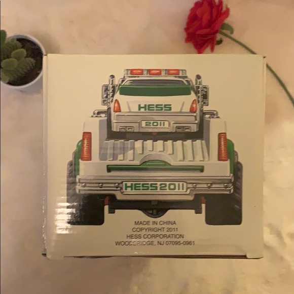2011 HESS TRUCK WITH RACE CAR. Nib. - Picture 4 of 4